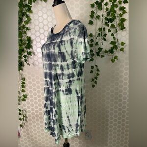 Boho DazeGreen tie-dye hooded mini dress with pockets, size L. 100% viscose